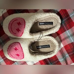 Women slippers sz 7